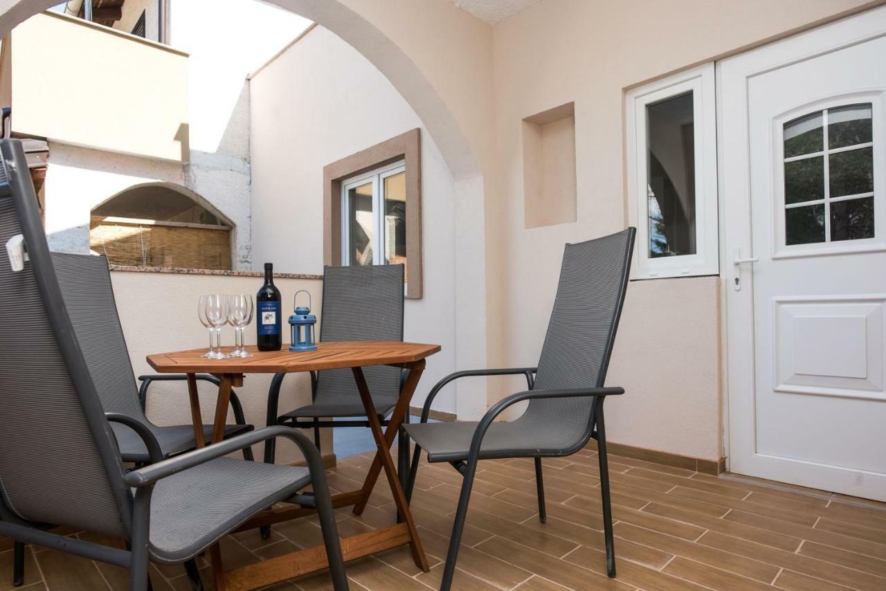 Antonio Apartment Vir
